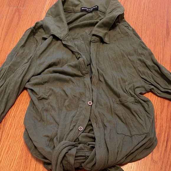 Brandy Melville Hunter Green 3/4 Sleeve Lightweight Front Tie Knot Button Shirt - Picture 1 of 6